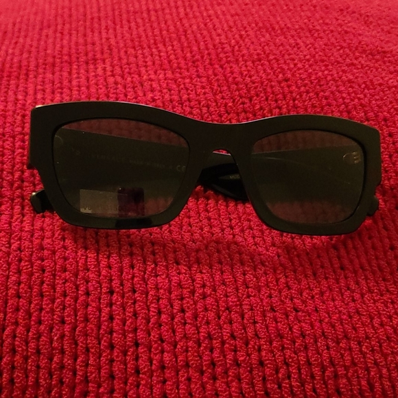 Versace - Picture 6 of 10